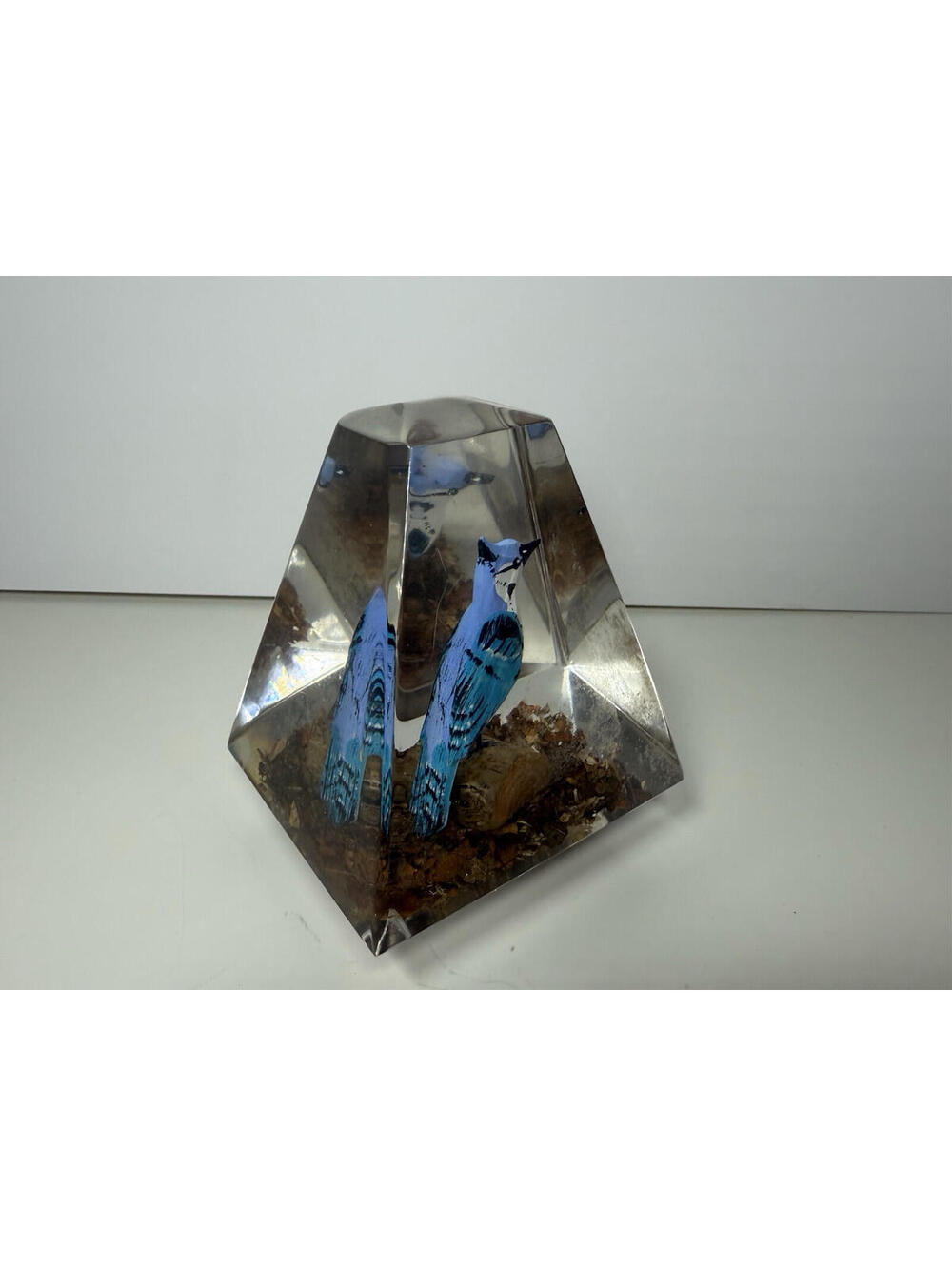 Vintage Hand Carved Wood Blue Jay Bird Optic Faceted Views Acrylic Paperweight - Picture 3 of 6